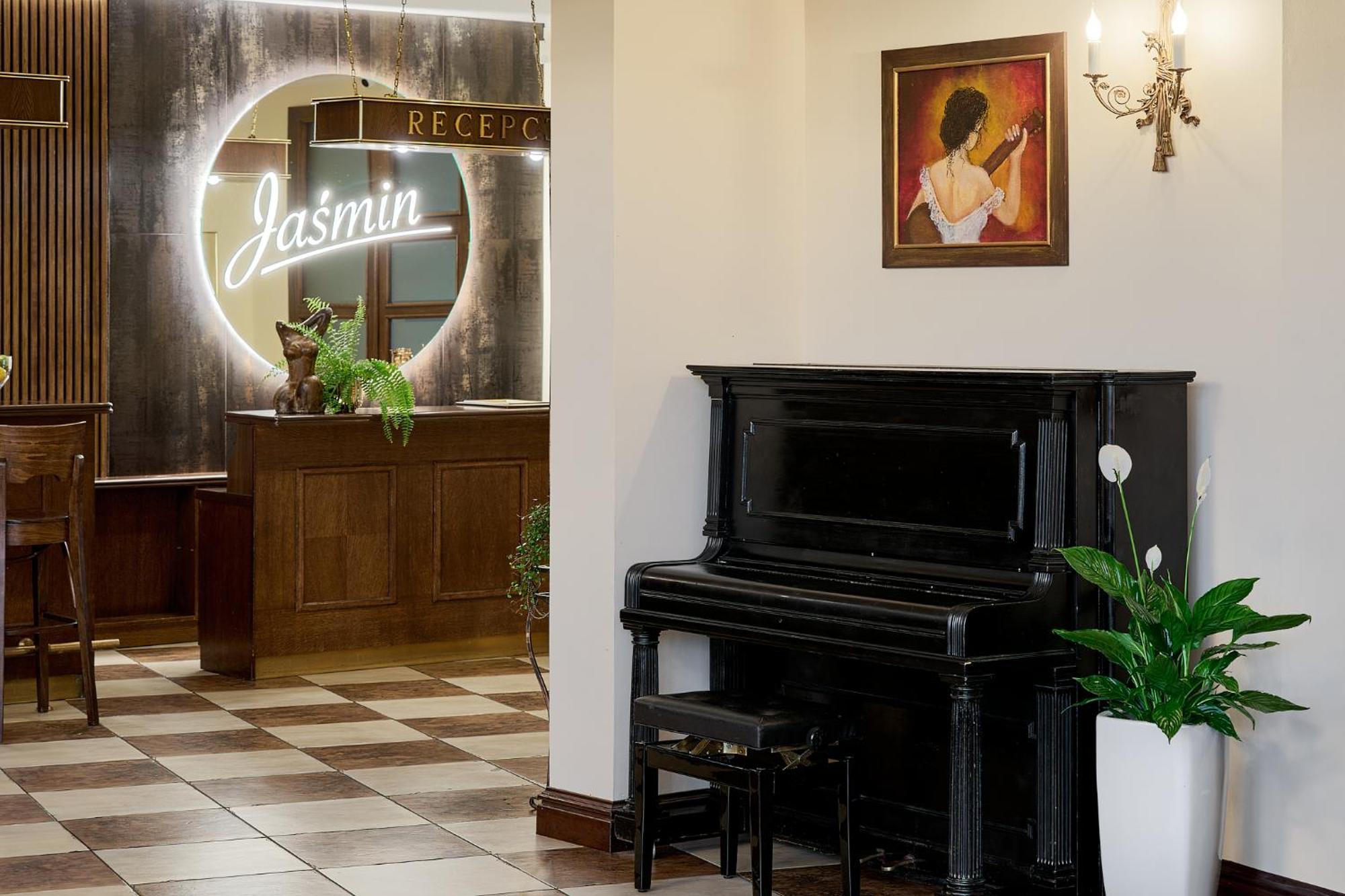 Hotel Jaśmin Owińska Buitenkant foto